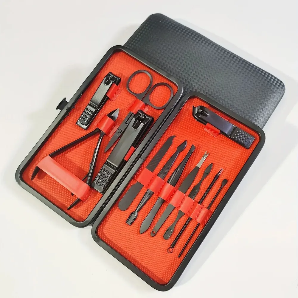 Маникюрный набор из 18 предметов